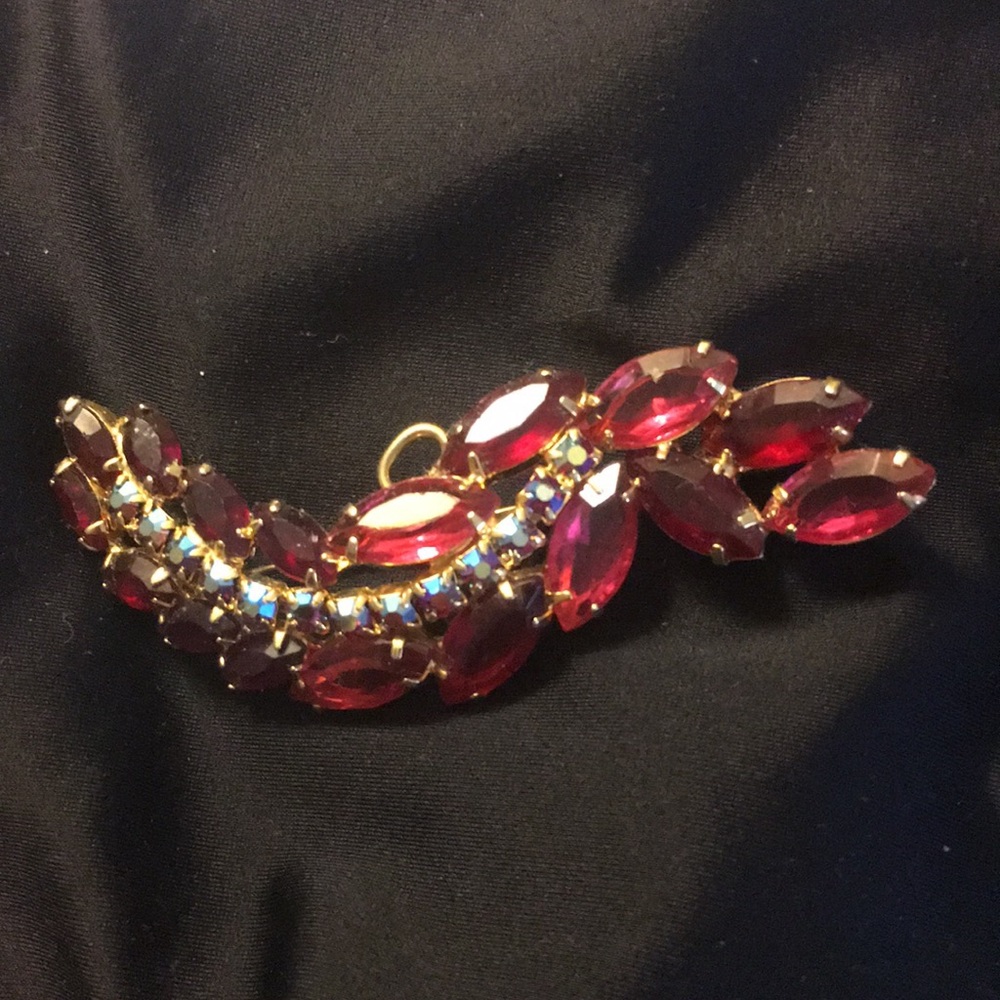Vintage 30ish Ruby crystal brooch